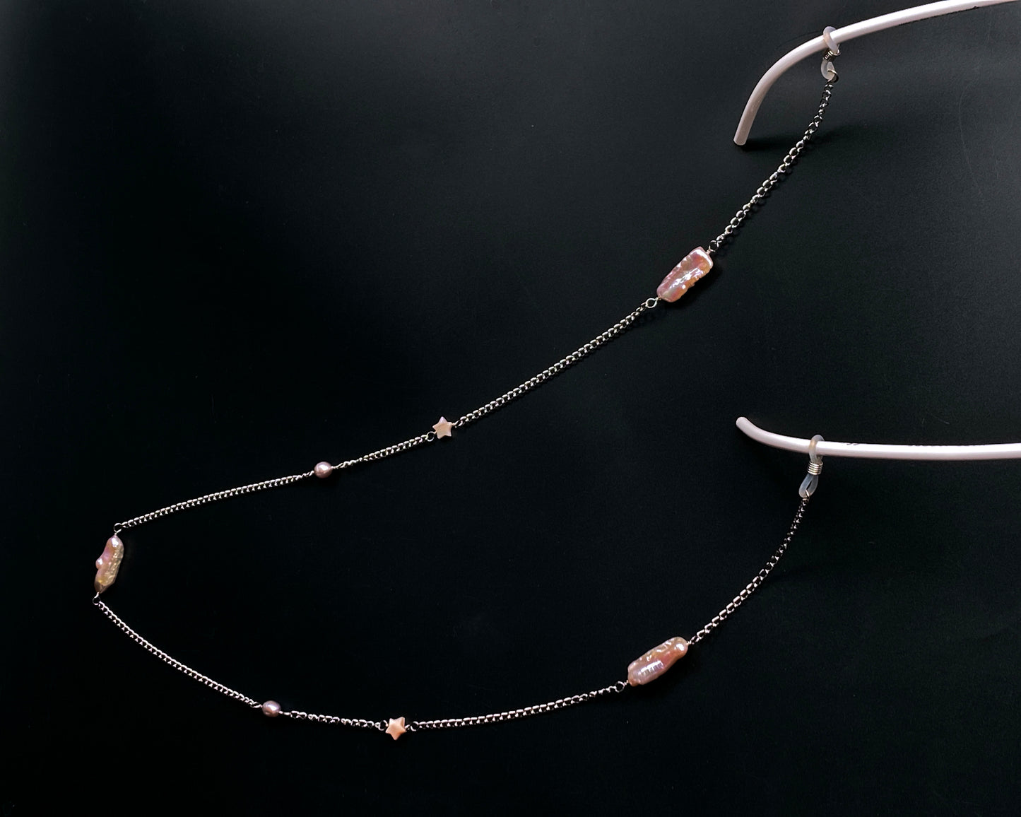 Eyeglass holder with Pearl and Chain