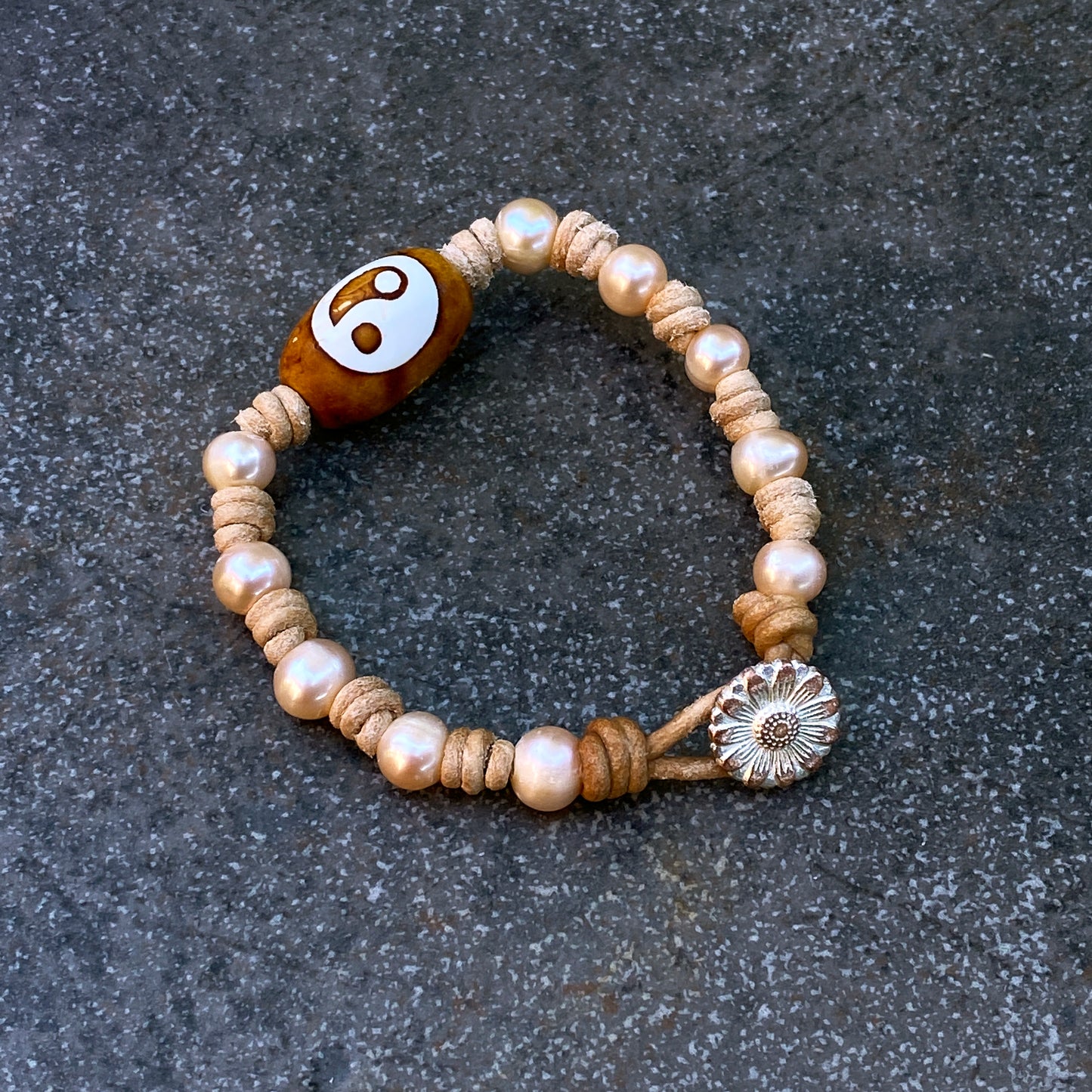 Women’s Genuine Freshwater Pearl and Tibetan Agate Gemstone Yin Yang leather bracelet