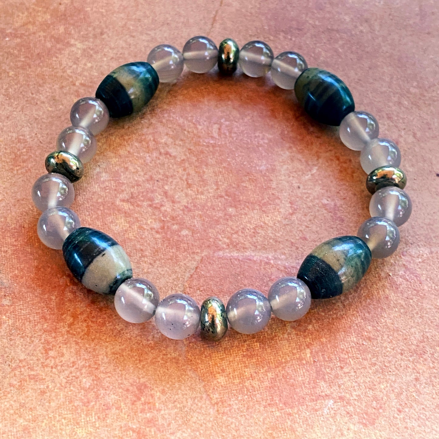 Grey agate, pyrite, ππ’π΅πΆπ³π’π opal, stretch bracelet