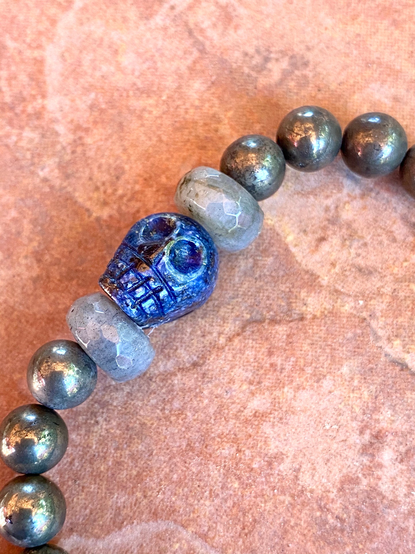 Men’s pyrite, labradorite, and lapis lazuli skull stretch bracelet