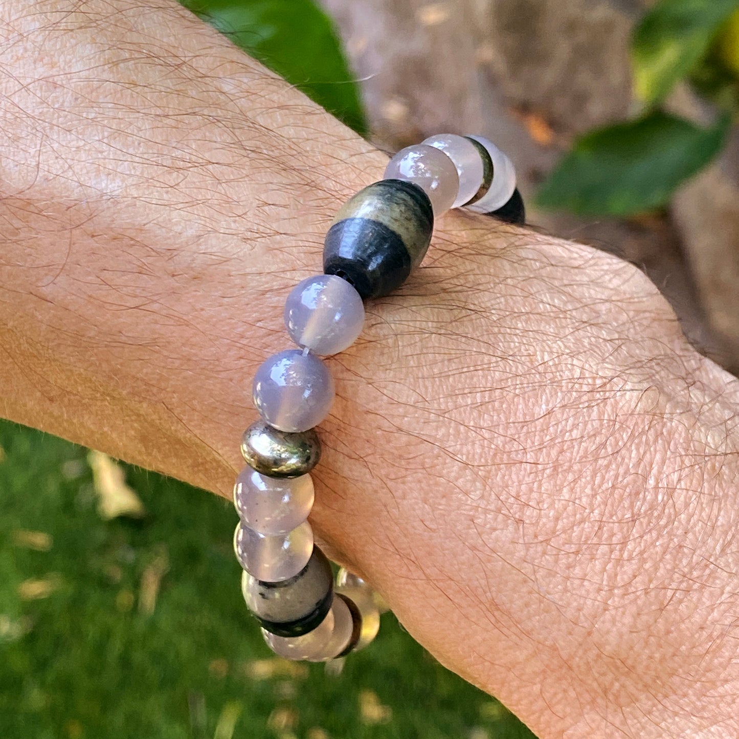 Grey agate, pyrite, ππ’π΅πΆπ³π’π opal, stretch bracelet