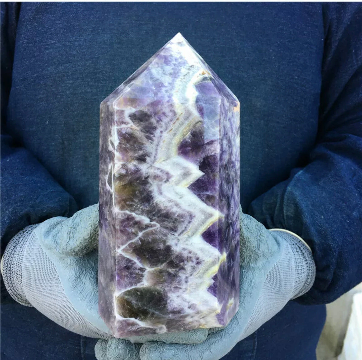 Natural amethyst gejmstone crystal tower point obelisk