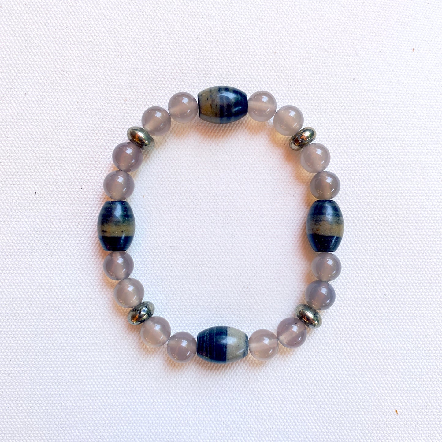 Grey agate, pyrite, ππ’π΅πΆπ³π’π opal, stretch bracelet