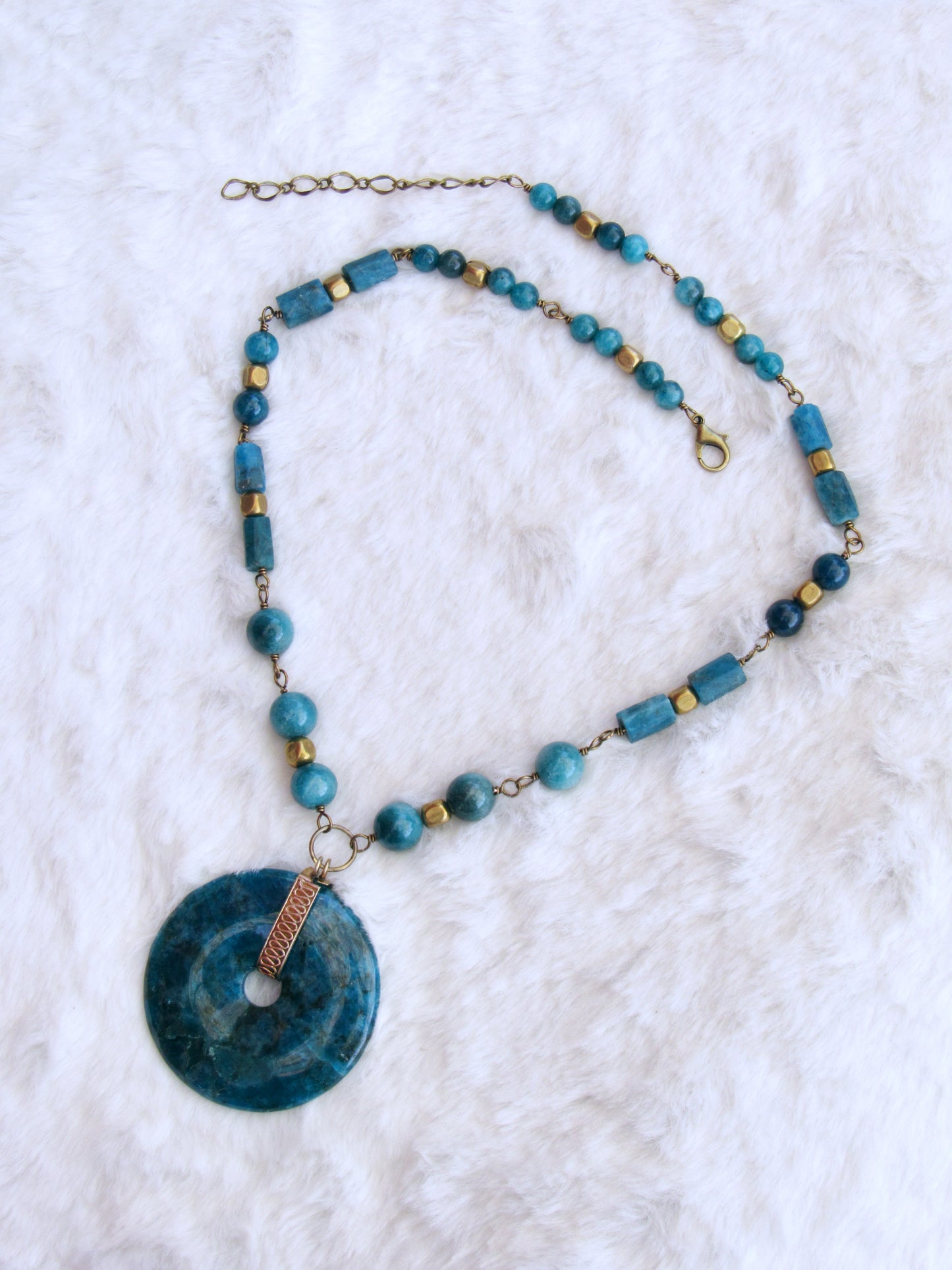 Apatite gemstone Donut shaped Pendant chain Necklace