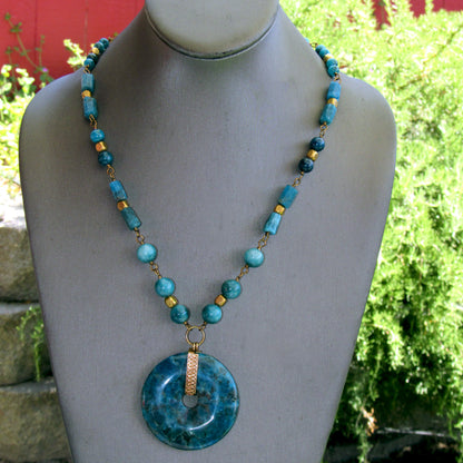 Apatite gemstone Donut shaped Pendant chain Necklace