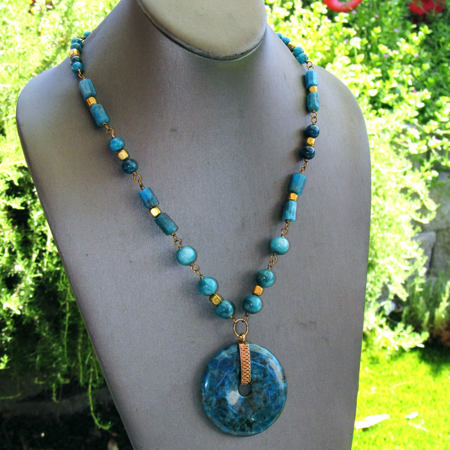 Apatite gemstone Donut shaped Pendant chain Necklace