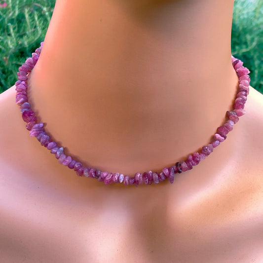 Pink agate gemstone chip choker necklace