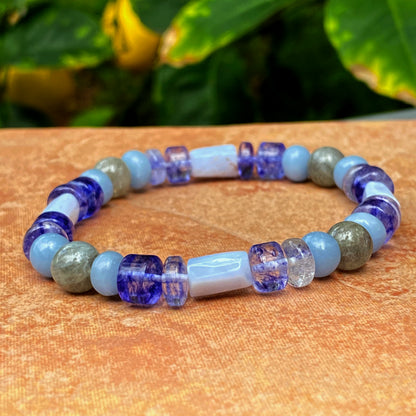 Men’s blue Quartz, Agate, Labradorite & Angelite Gemstone bracelet