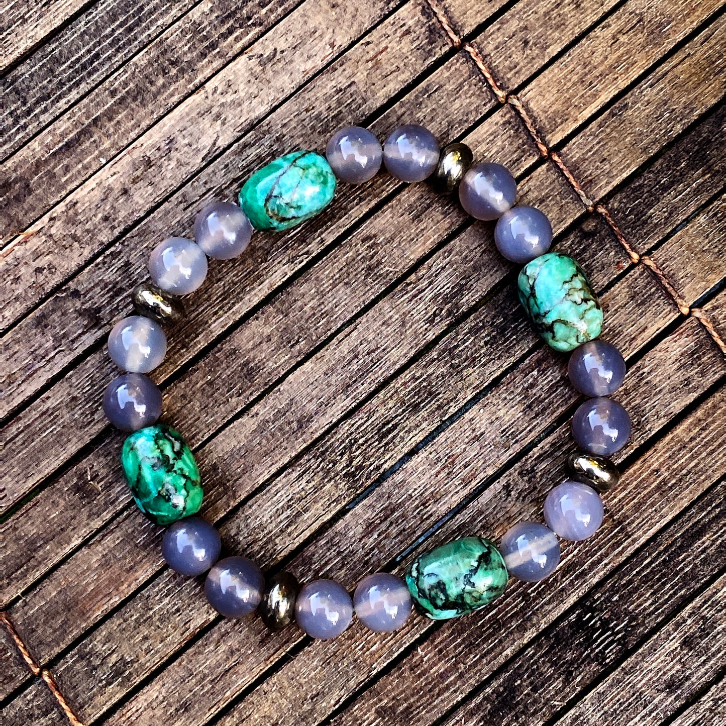 Gray Agate, Pyrite and Chrysoprase Gemstone stretch bracelet