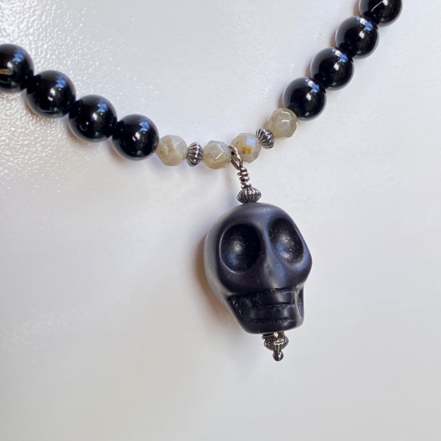 Men's Onyx, Labradorite and Howlinte Skull Pendant Necklace