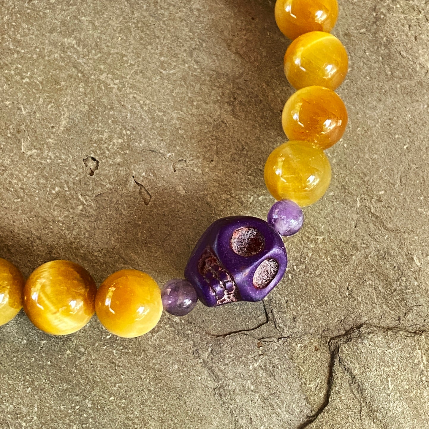 Men’s Golden TigerEye Gemstone Bracelet with Amethyst and Purple Skull stretch bracelet