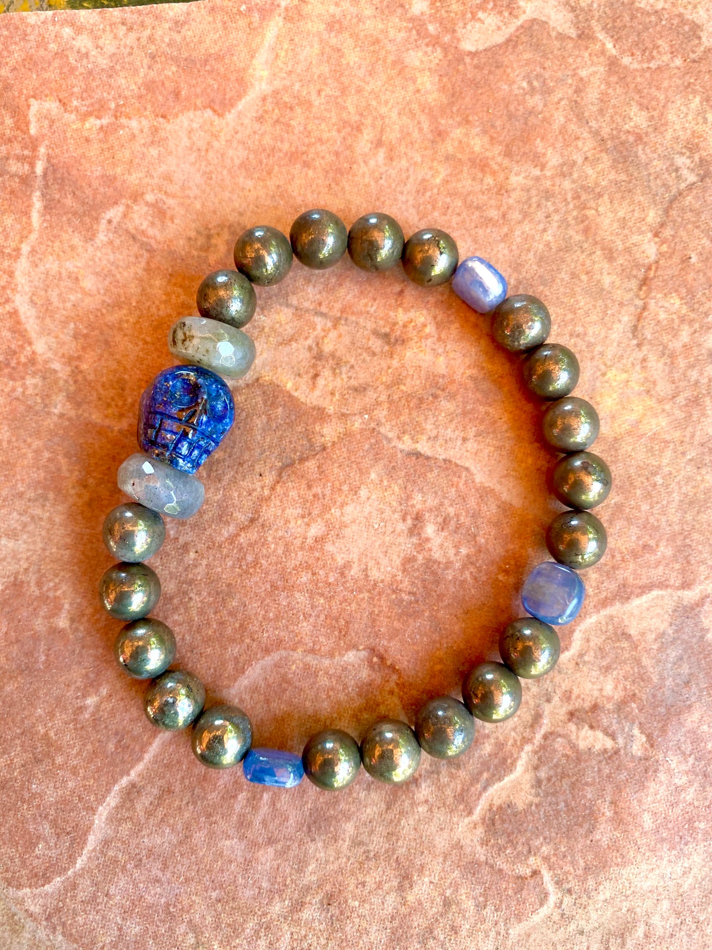 Men’s pyrite, labradorite, and lapis lazuli skull stretch bracelet