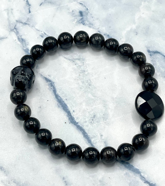 Black Labradorite and Onyx gemstone Skull Bracelet