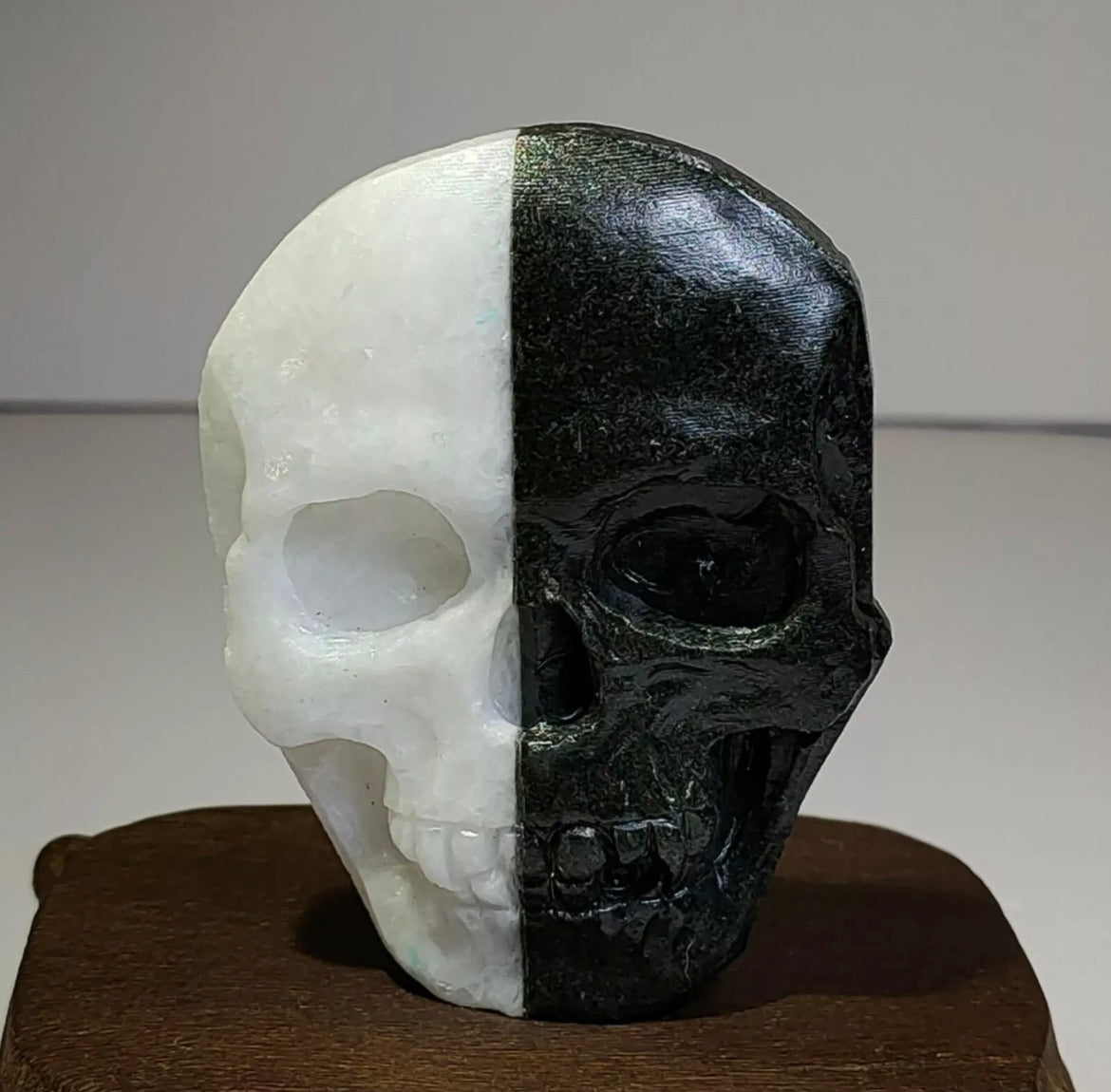 Natural Quartzite Skull