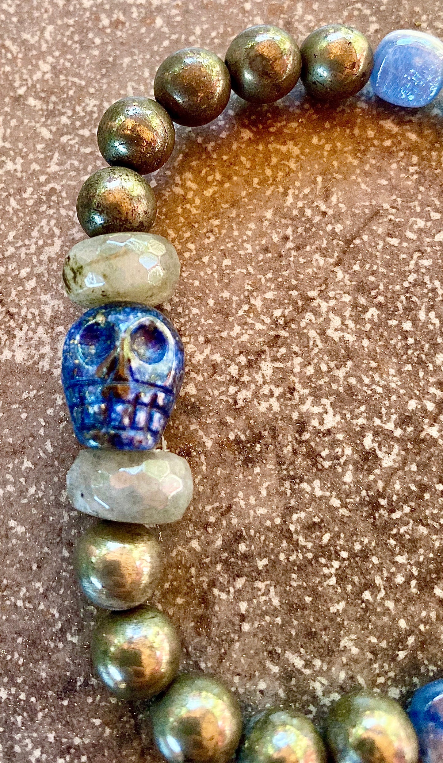 Men’s pyrite, labradorite, and lapis lazuli skull stretch bracelet