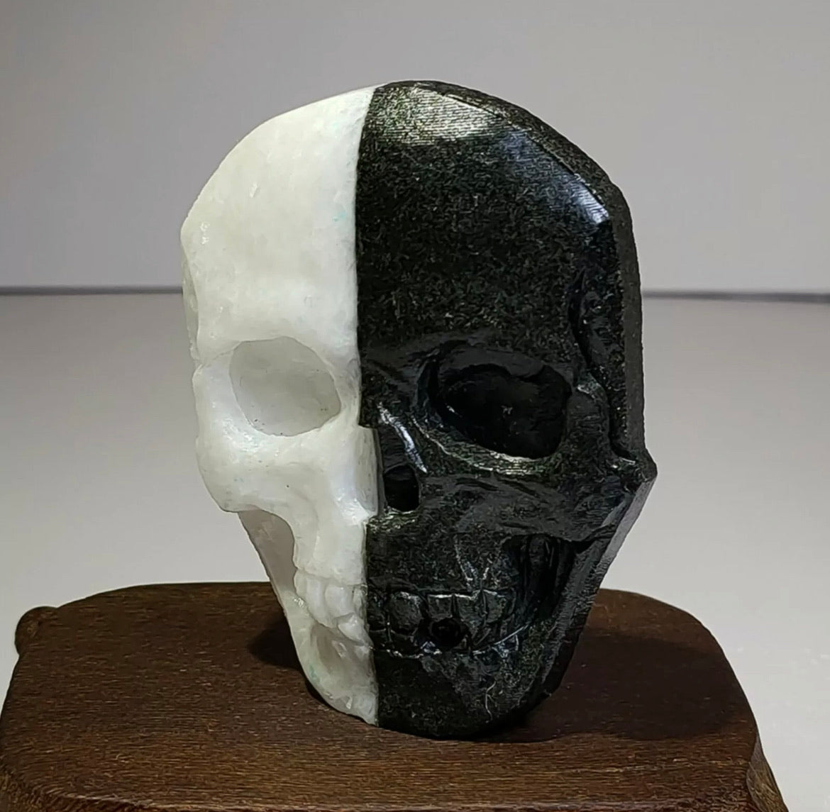 Natural Quartzite Skull