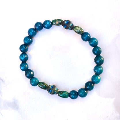 Apatite, Chrysocolla, Hematite gemstone Skull Men’s Stretch Bracelet