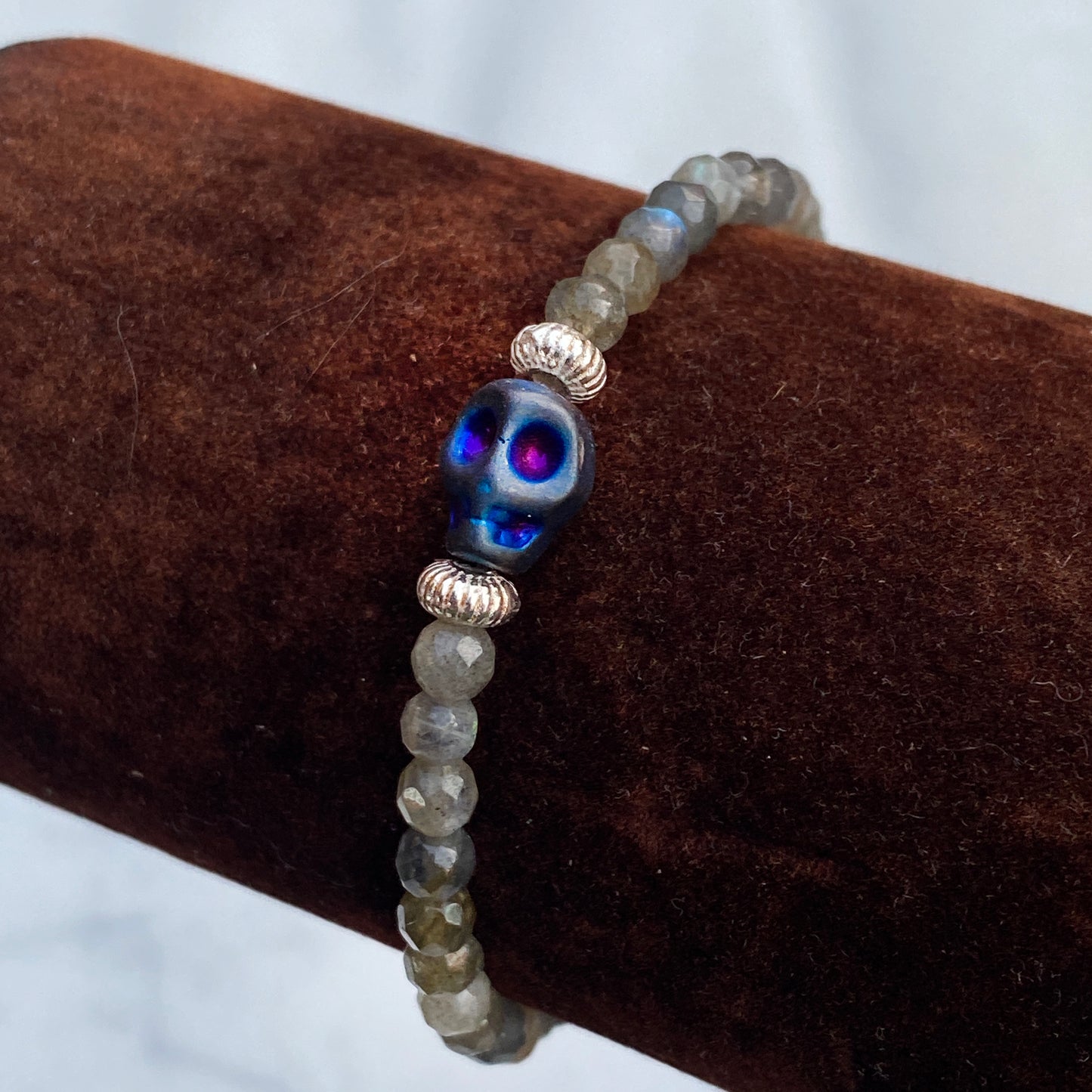 Labradorite gemstones and Hematite Skull stretch Bracelet