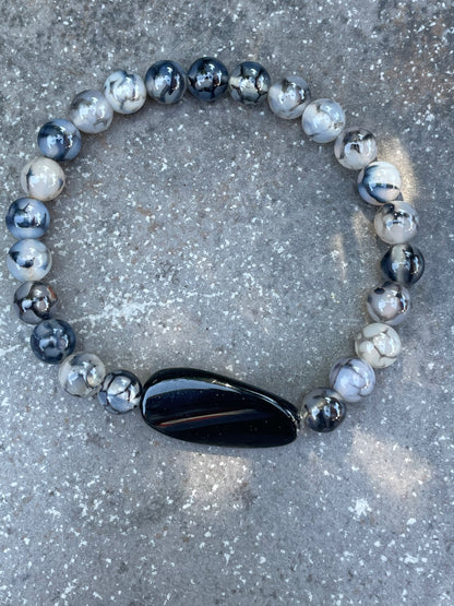 Onyx and Dragon’s Vein Agate Bracelet