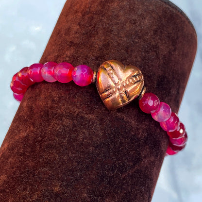 Pink agate gemstone and copper heart stretch bracelet