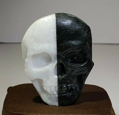 Natural Quartzite Skull