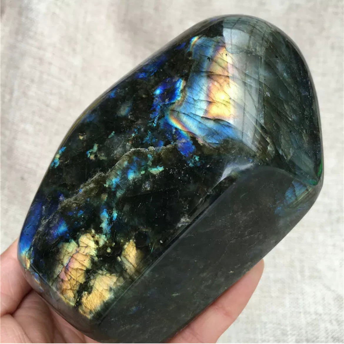 Natural Labradorite gemstone Spectrolite