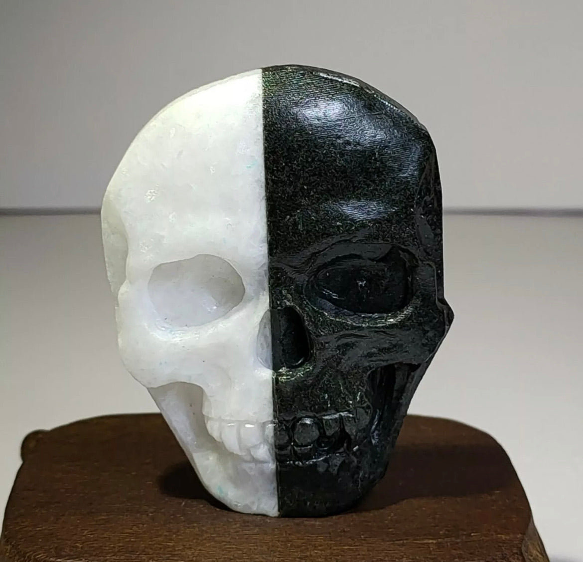 Natural Quartzite Skull