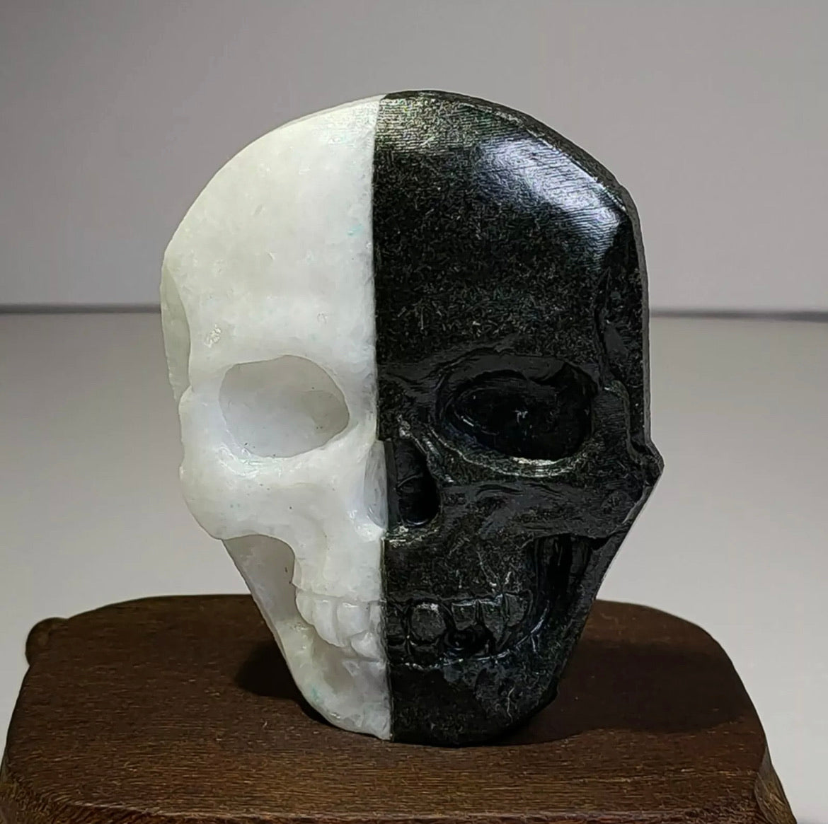 Natural Quartzite Skull