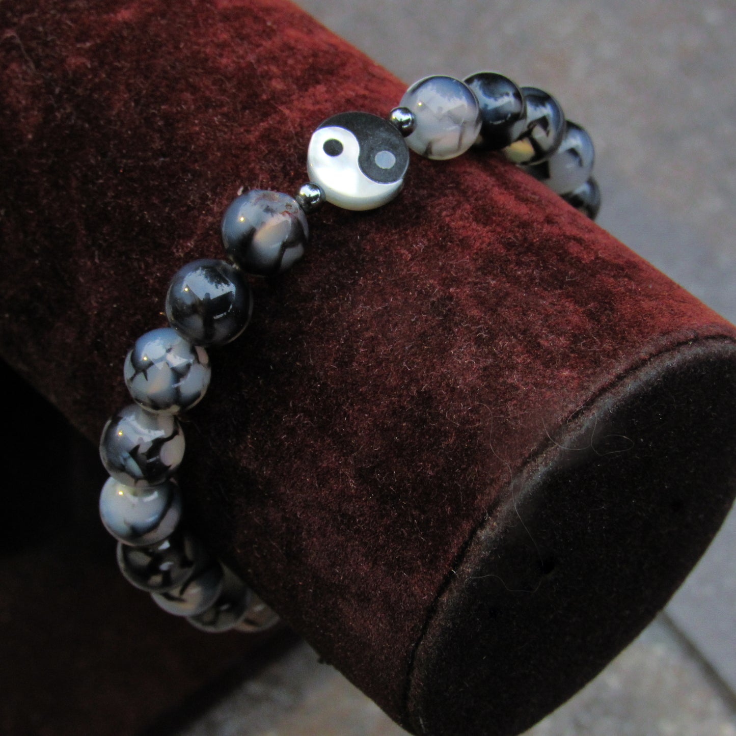 Women’s Yin Yang Agate and Onyx gemstone Bracelet