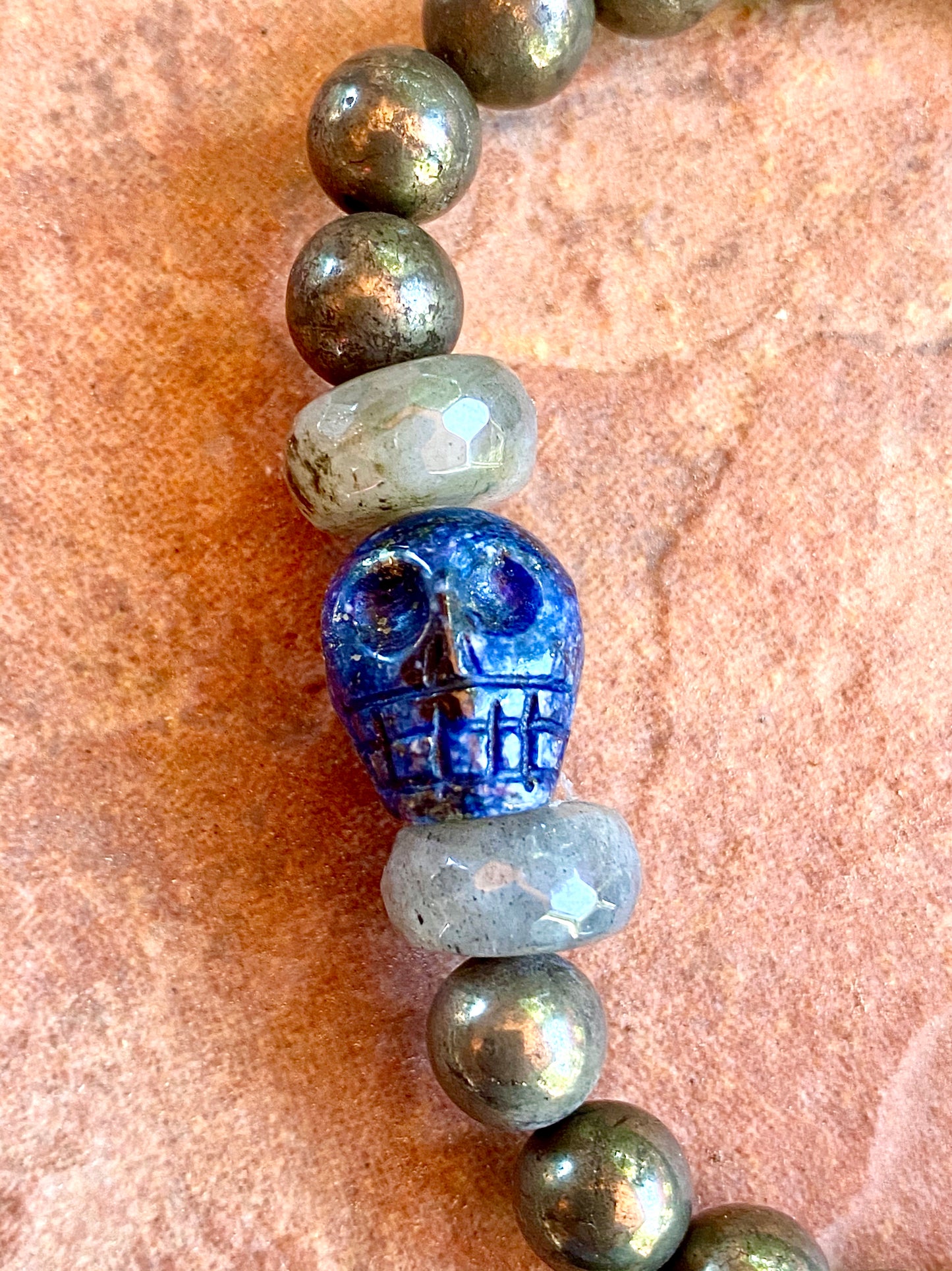 Men’s pyrite, labradorite, and lapis lazuli skull stretch bracelet