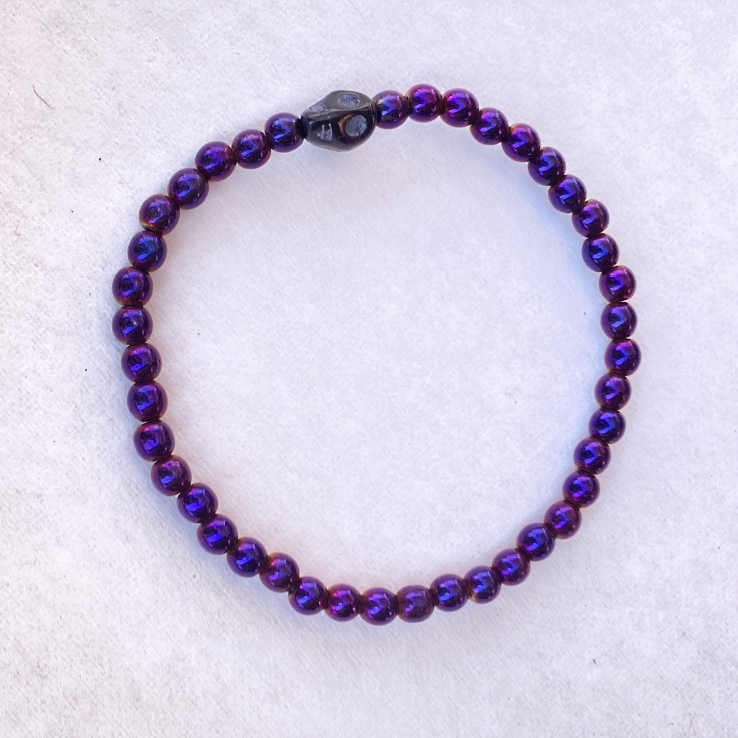 Hematite gemstone with Howlite Skull bracelet