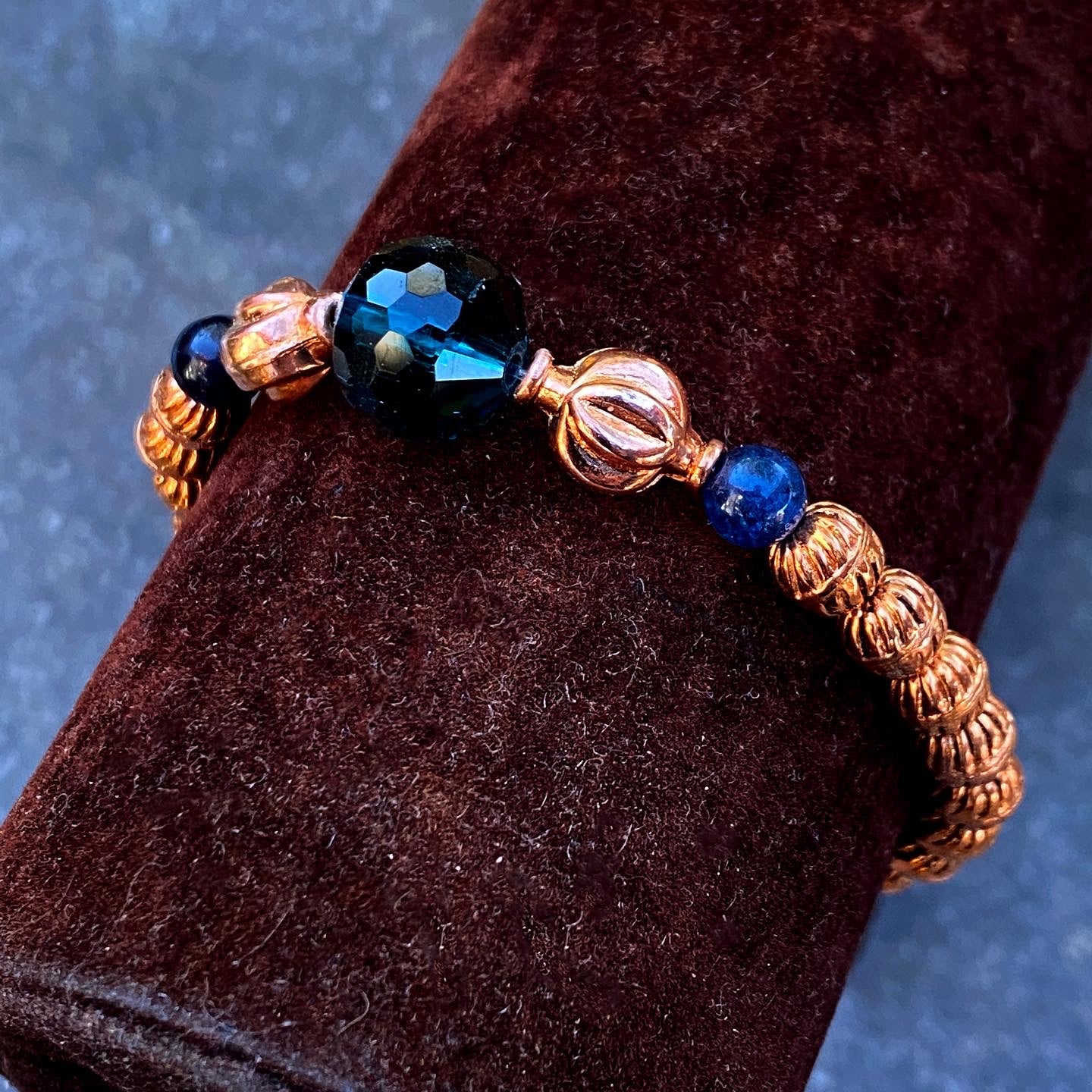 Blue tourmaline gemstone and copper stretch bracelet