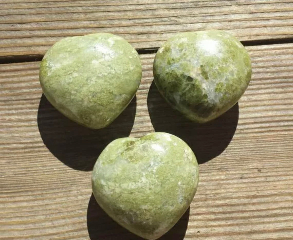 Natural Vasonite  Puffy Heart reiki semiprecious green gemstone healing 40-45mm